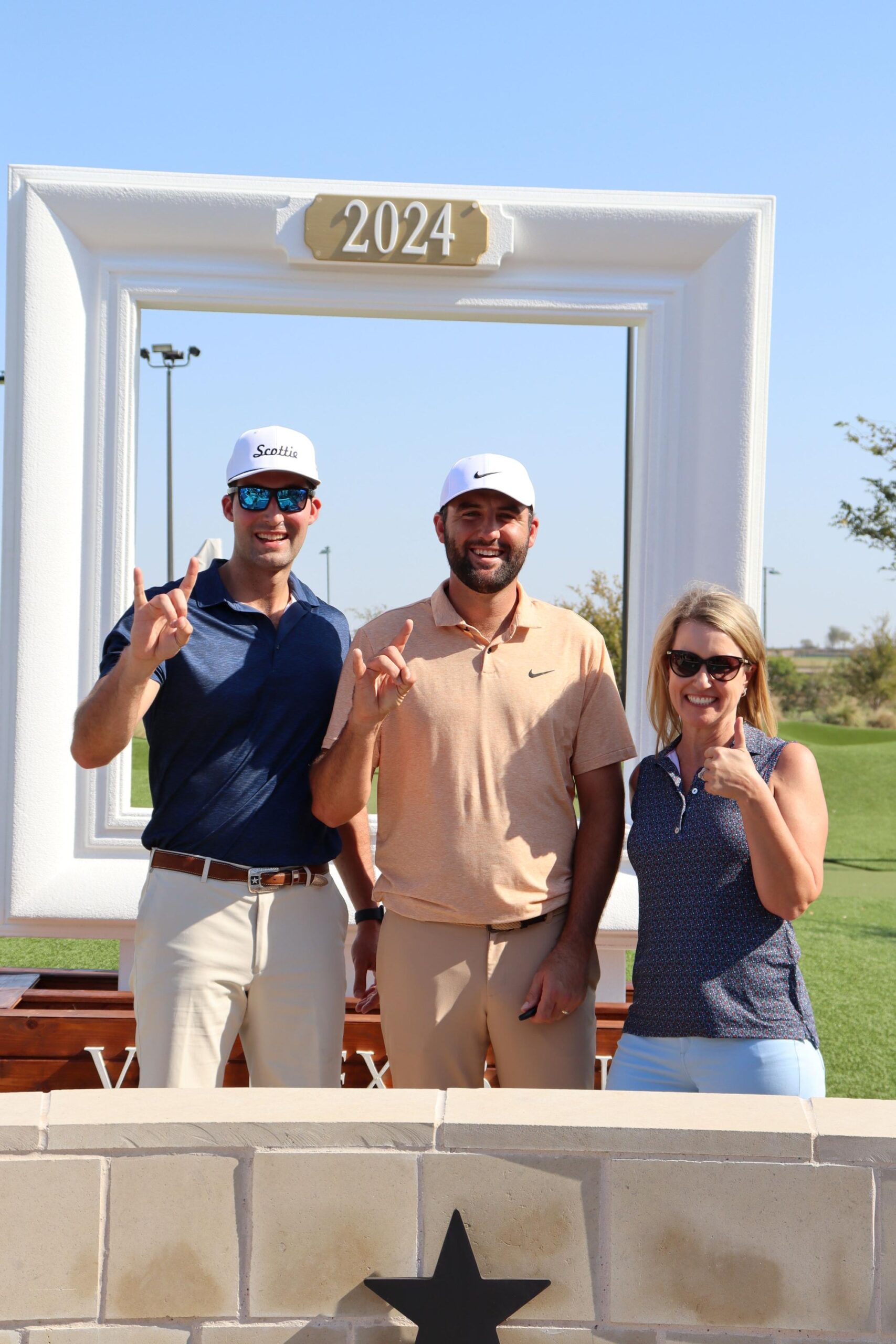 Fans with Scottie Scheffler